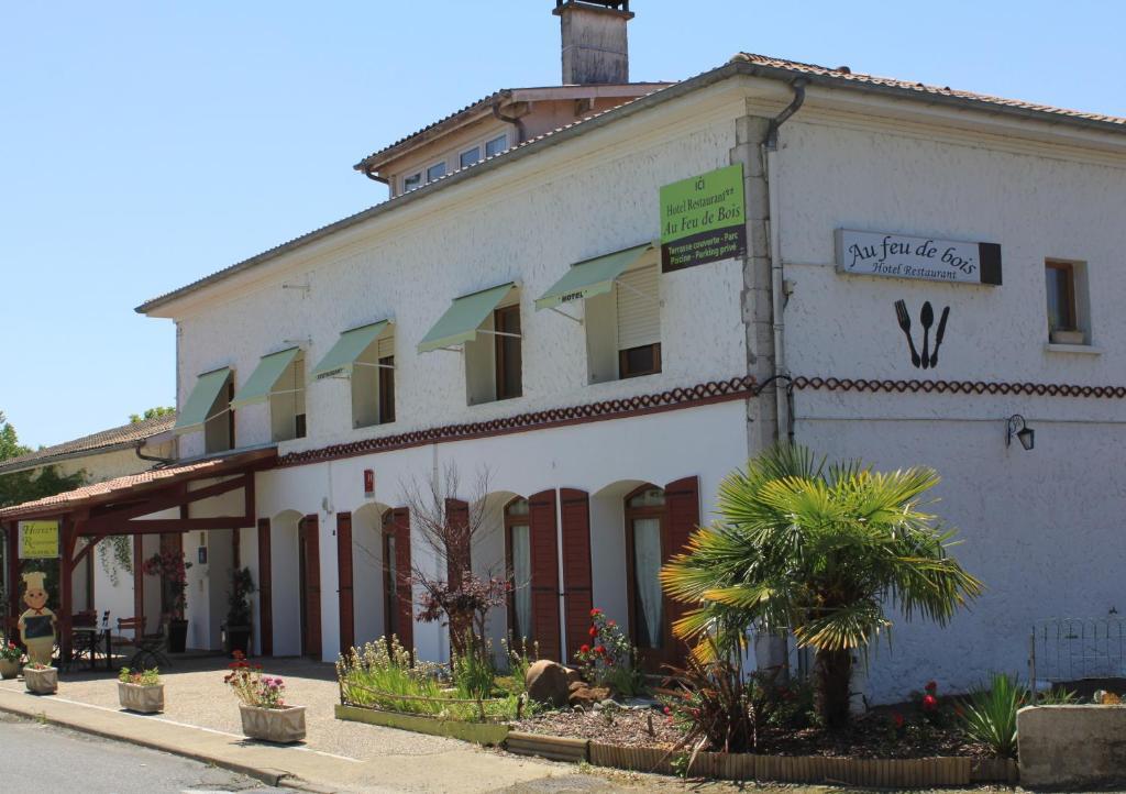 Au Feu De Bois Hotel Amou Exterior photo
